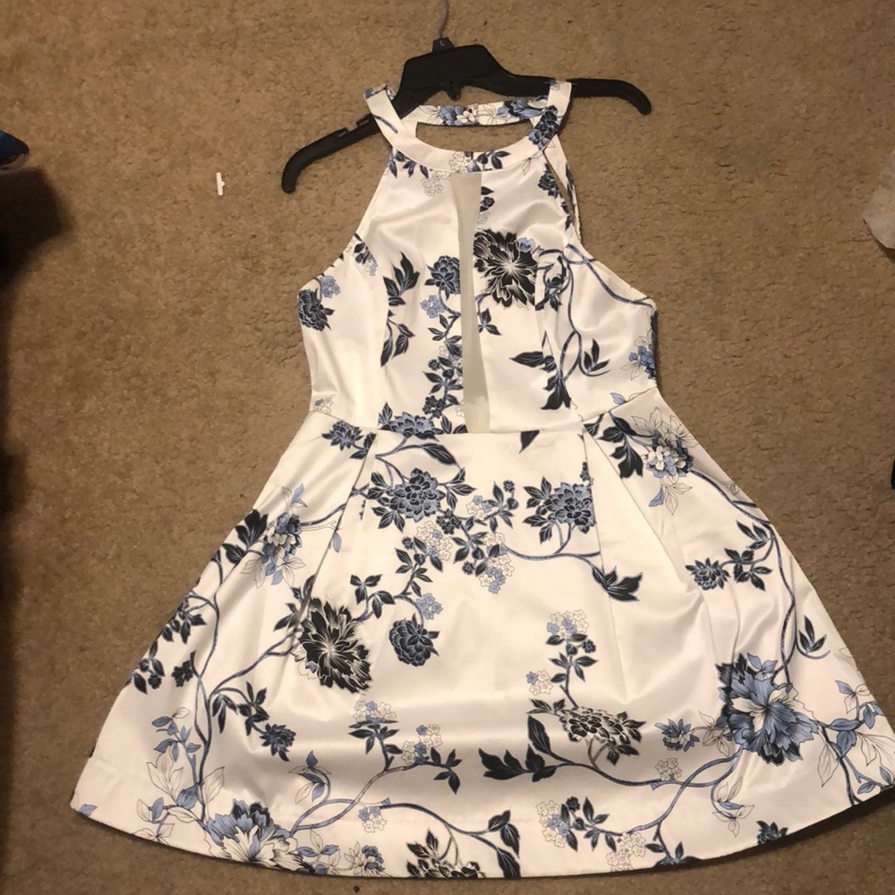 Guess (size L) Blue and white dress